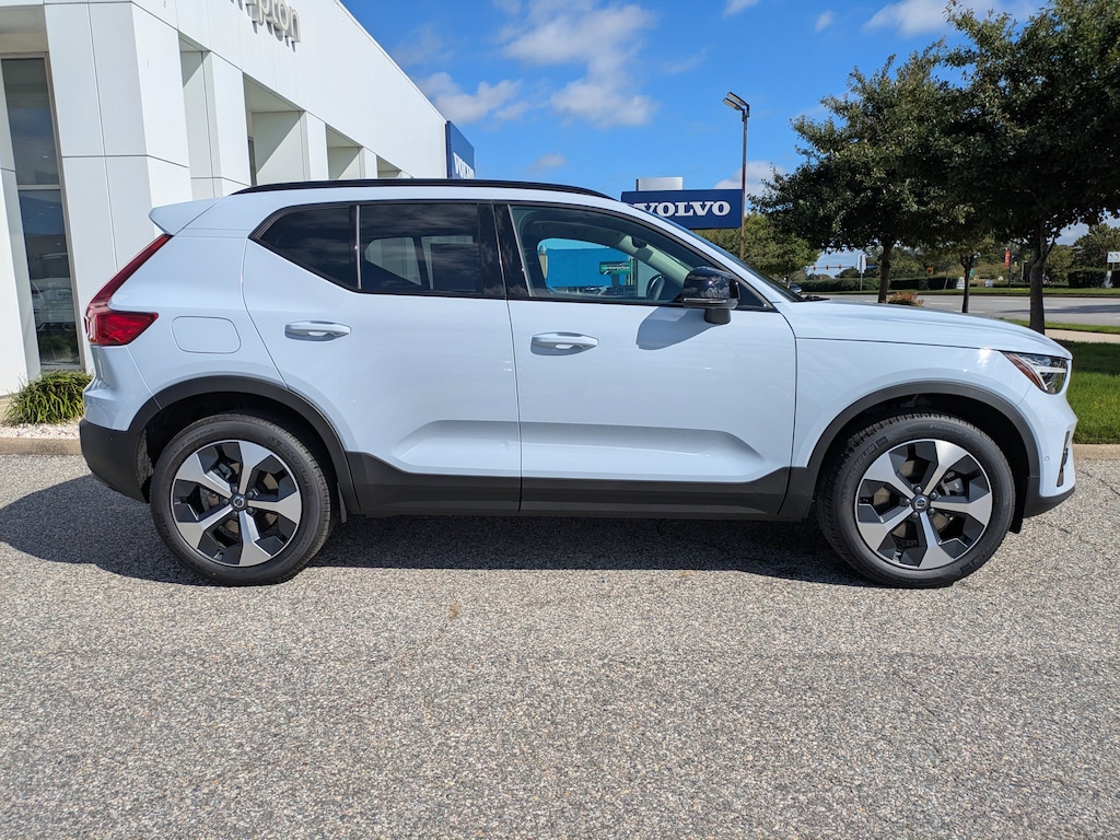 New 2026 Volvo XC40 B5 Plus SUV