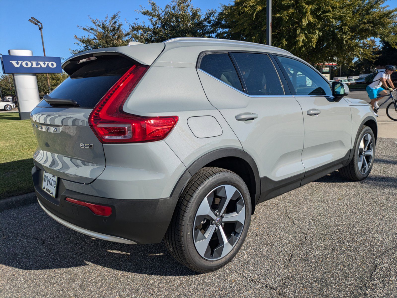 2025 Volvo XC40 Core photo 4