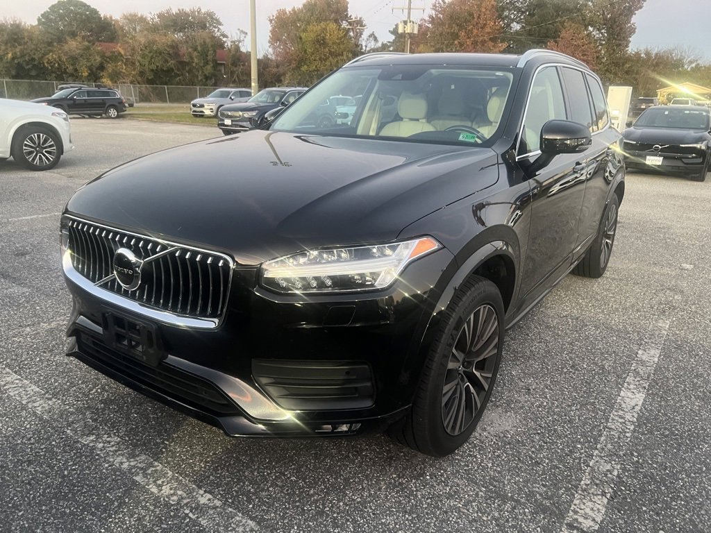 2022 Volvo XC90 T5 AWD Momentum photo 2