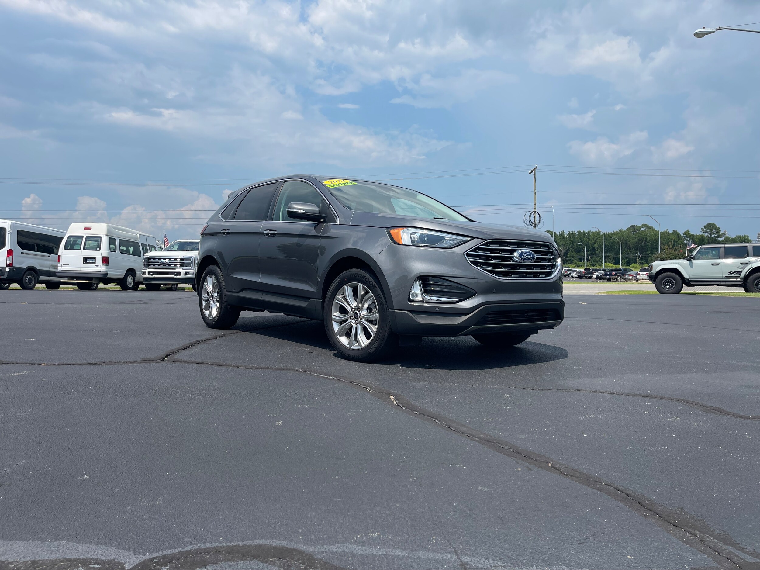 2024 Ford Edge Titanium photo 2