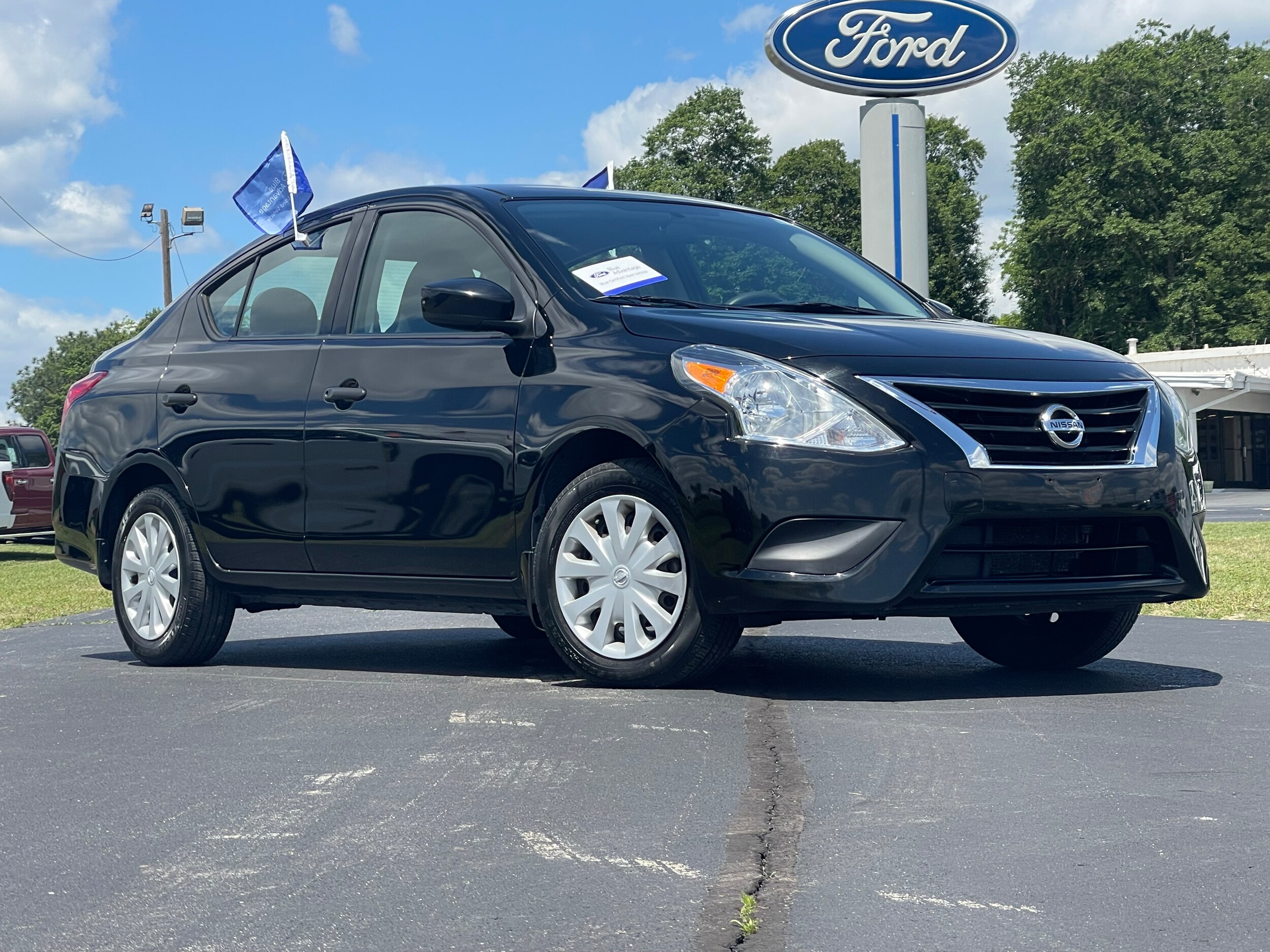 2017 Nissan Versa 1.6 S MT's photo