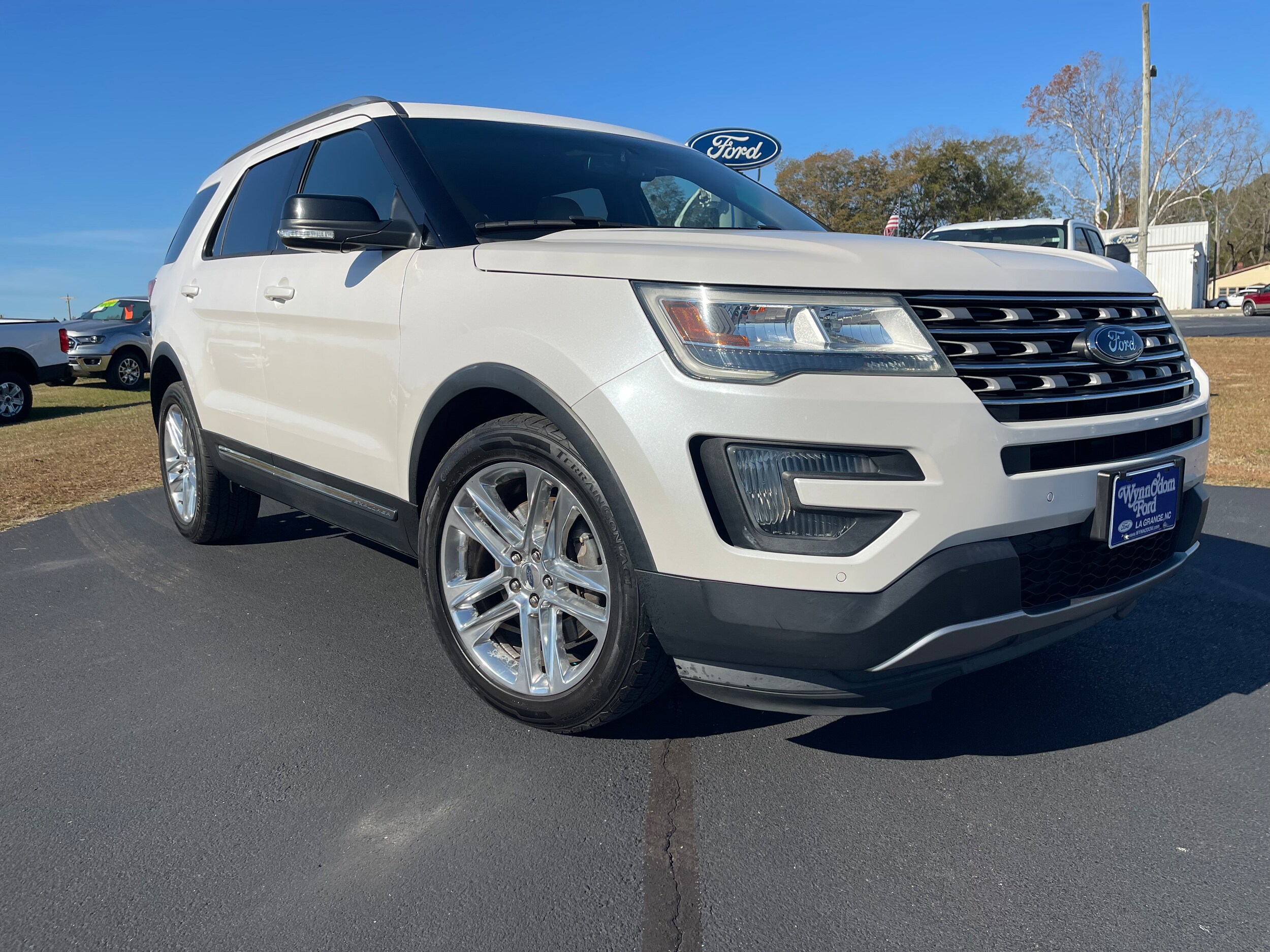 2016 Ford Explorer XLT photo 3