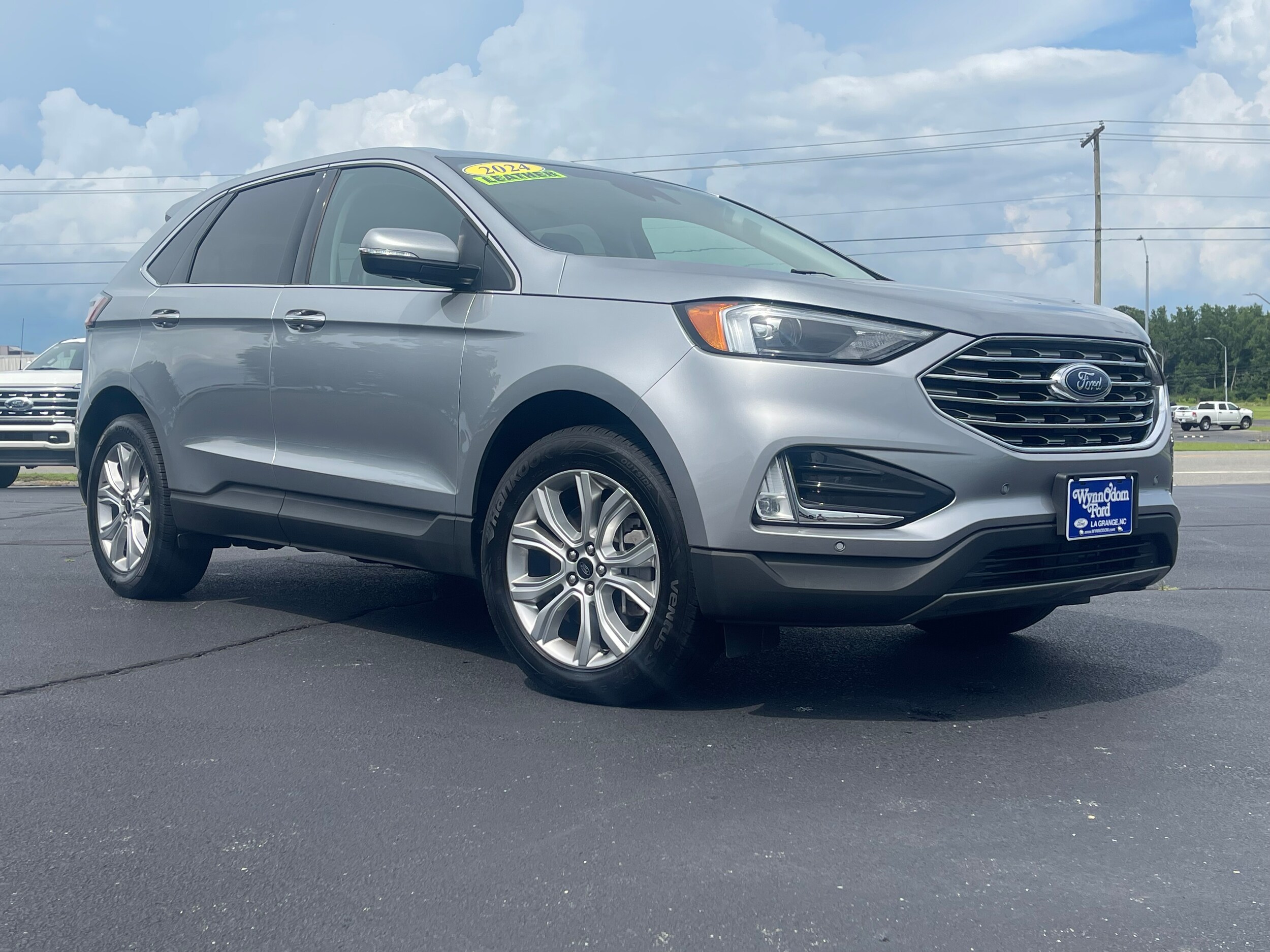 2024 Ford Edge Titanium photo 2