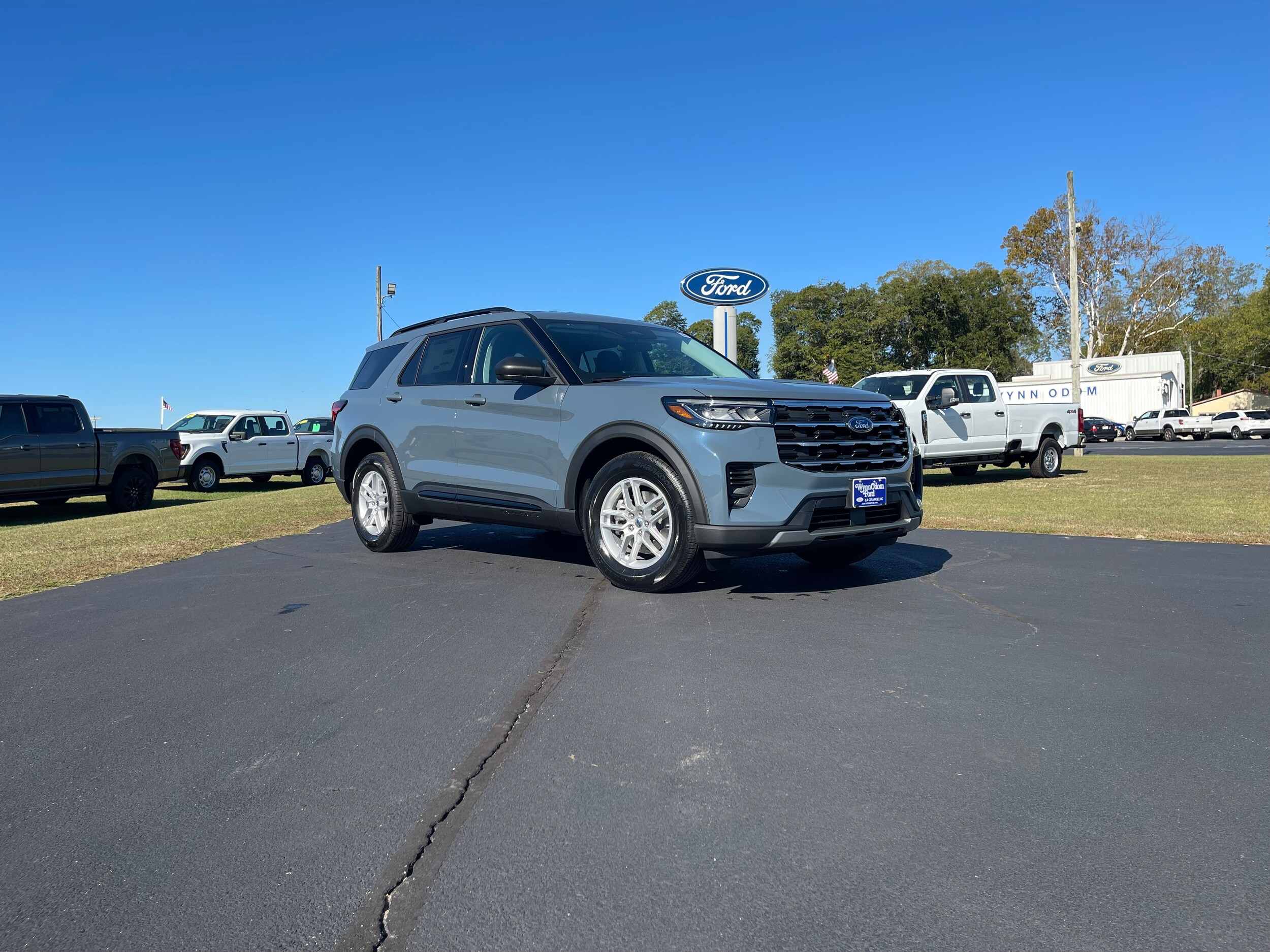 2026 Ford Explorer photo 2