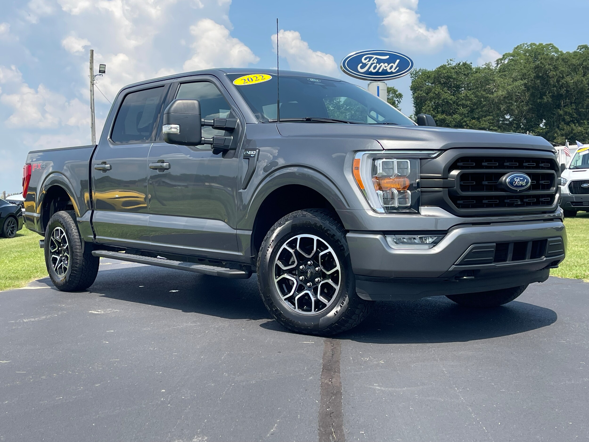 2022 Ford F-150 XLT photo 2