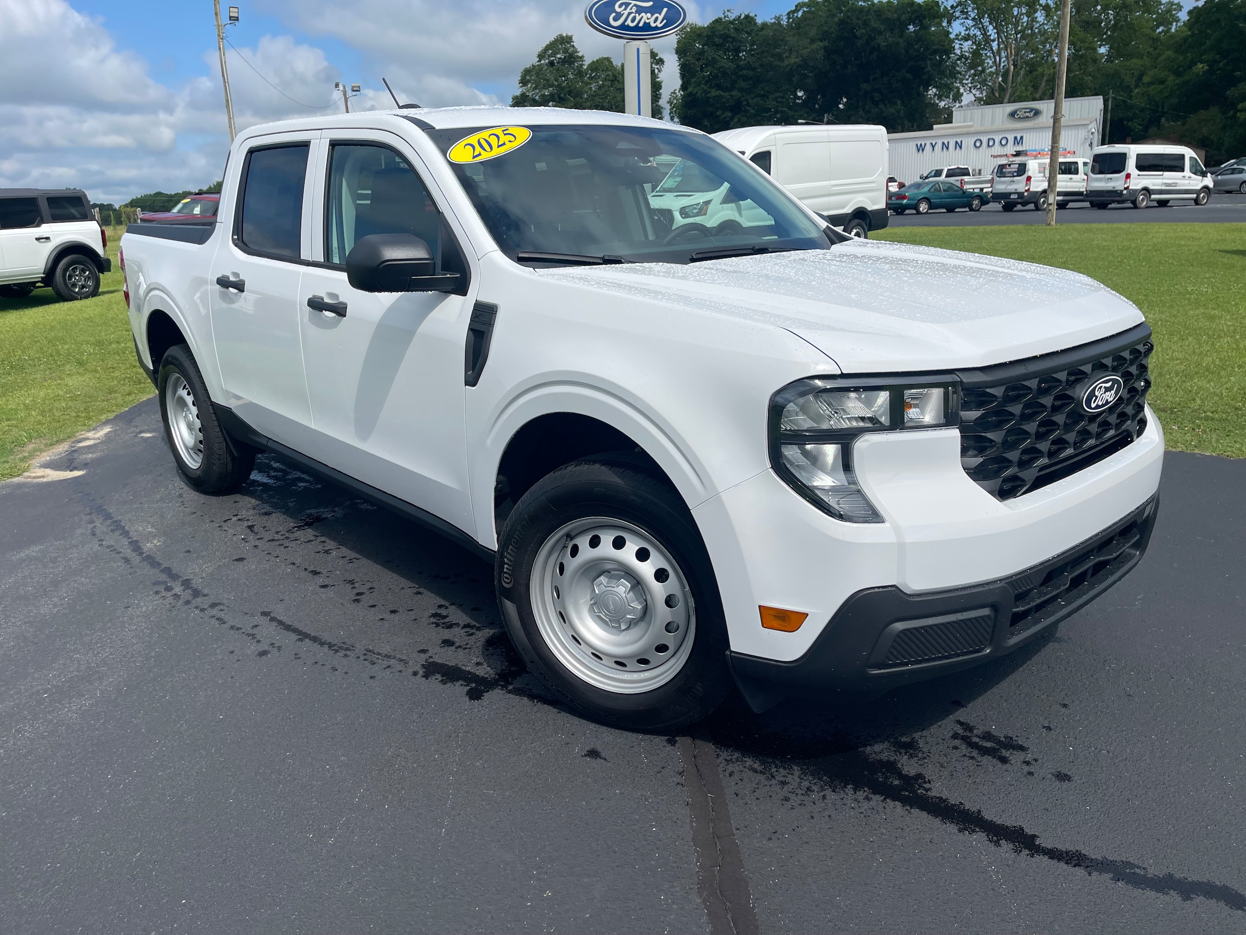 2025 Ford Maverick XL photo 2