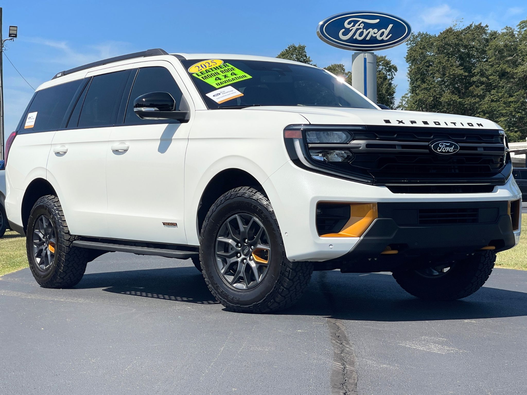 Star White Metallic Tri-Coat 2025 Ford Expedition SUV / Crossover Four-Wheel Drive Automatic