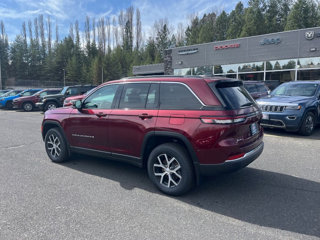2025 Jeep Grand Cherokee Limited photo 3