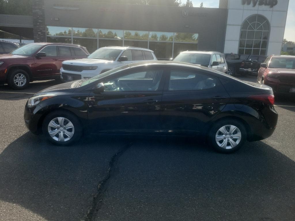 Used 2016 Hyundai Elantra SE with VIN 5NPDH4AE6GH684075 for sale in Pullman, WA