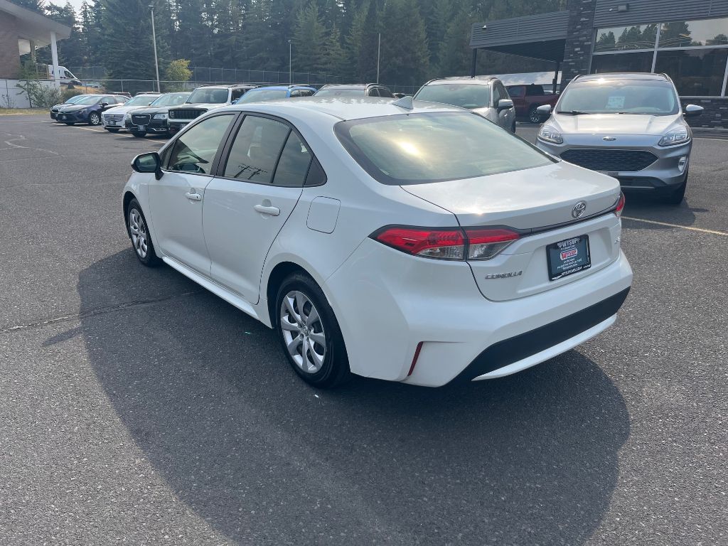 2021 Toyota Corolla LE photo 3