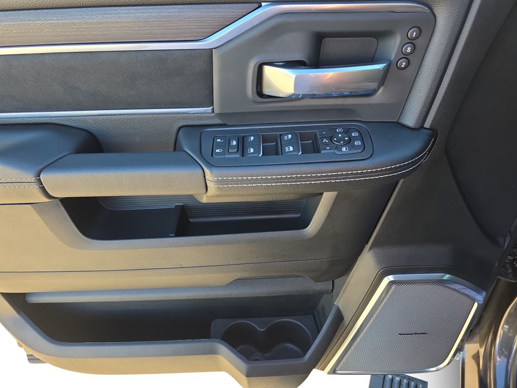 2026 RAM 3500 Laramie - Photo 11