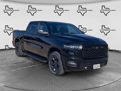 2026 Ram 1500 EXPRESS CREW CAB 4X4 5'7 BOX Pickup