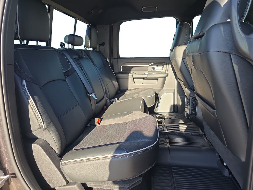 2026 RAM 3500 Laramie - Photo 18