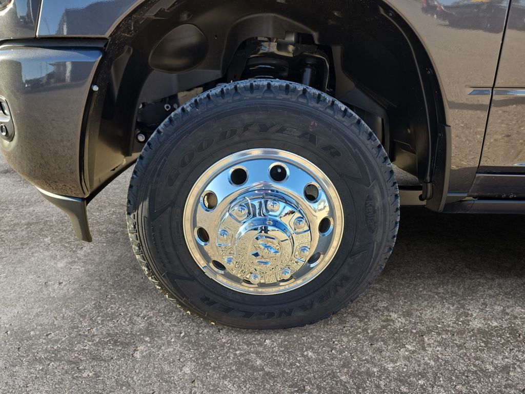2026 RAM 3500 Laramie - Photo 9