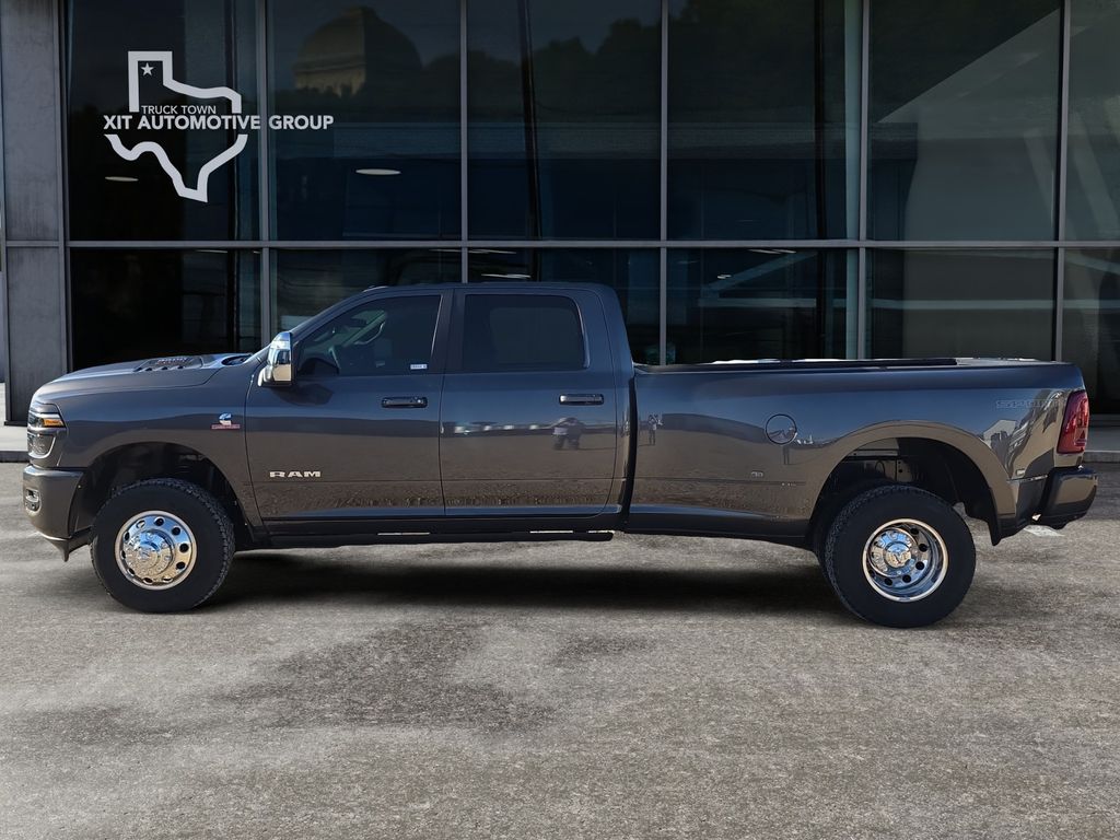 2026 RAM 3500 Laramie - Photo 6