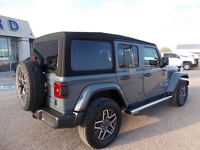 2024 Jeep Wrangler Sahara photo 3