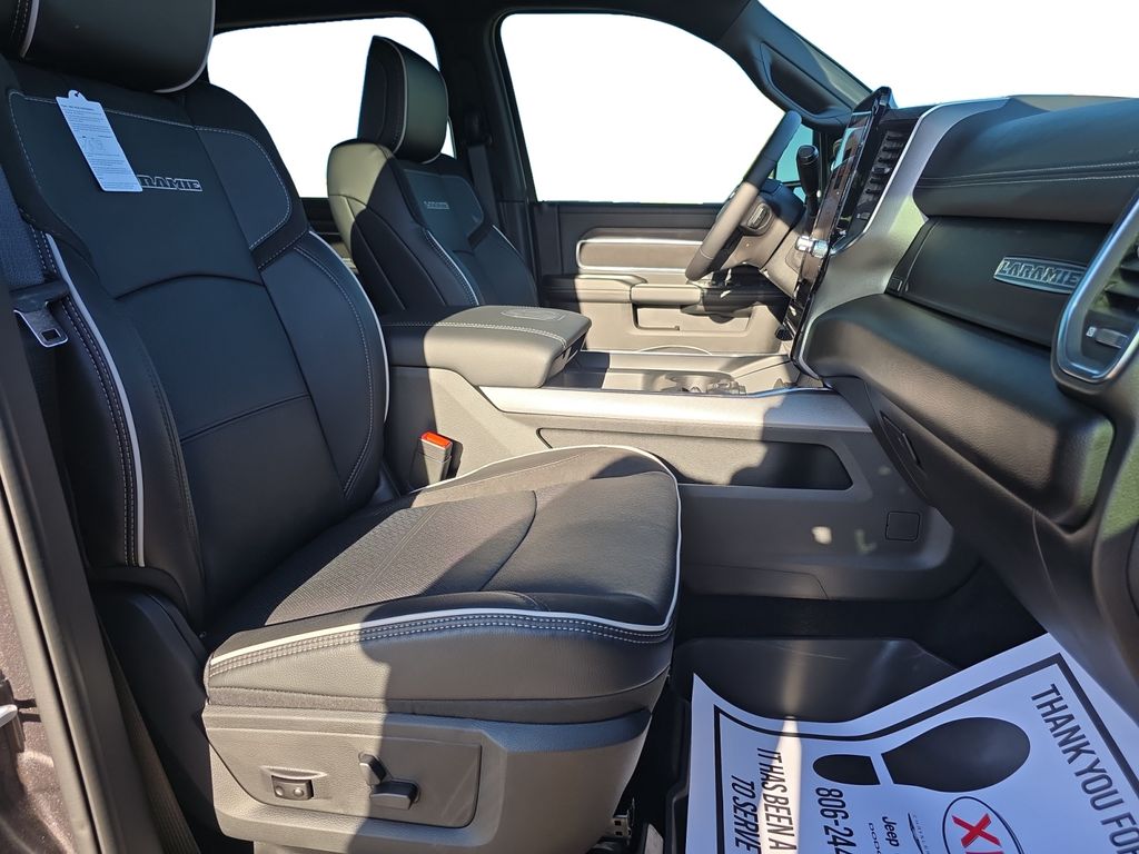 2026 RAM 3500 Laramie - Photo 17