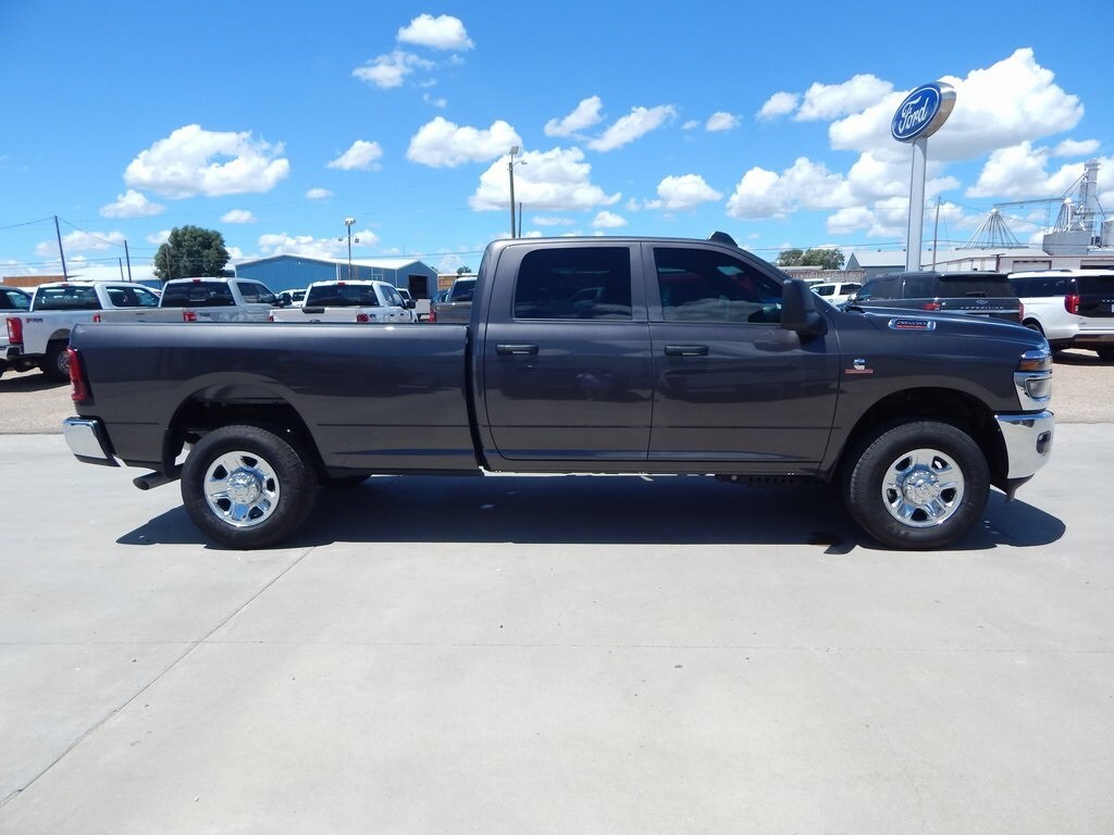 2025 Ram 3500 Tradesman photo 2