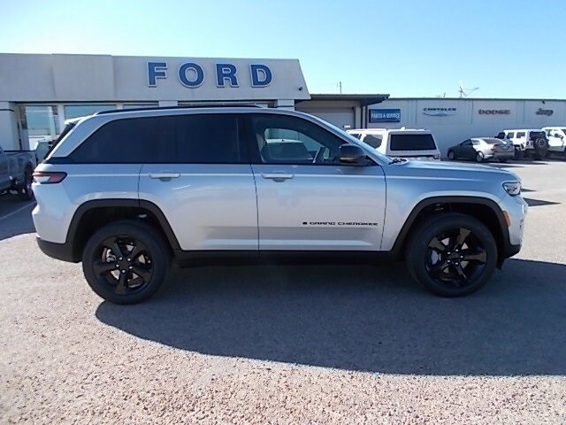 2024 Jeep Grand Cherokee Limited photo 2
