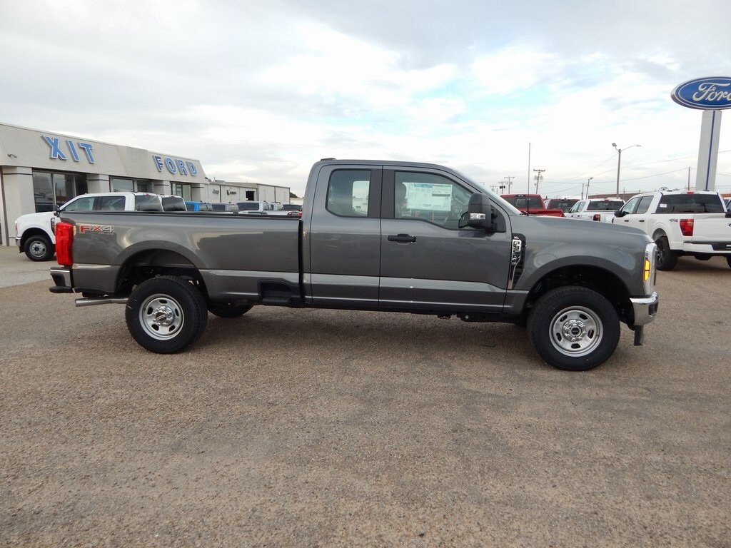 2025 Ford F-350 XL photo 2