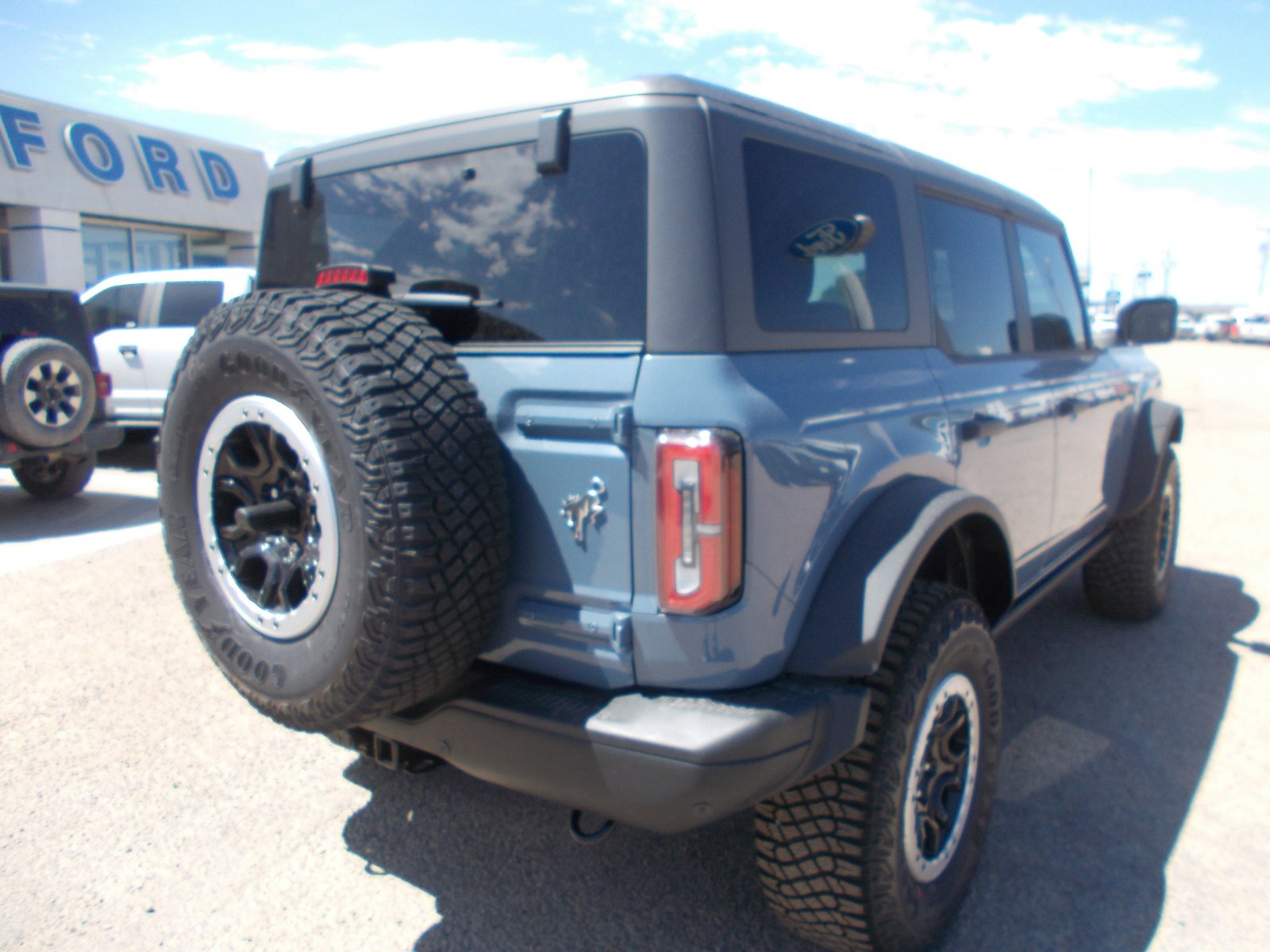 2024 Ford Bronco Badlands photo 3