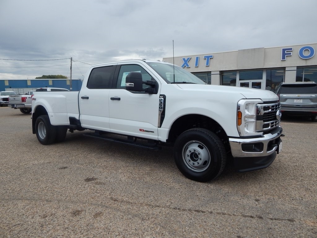 2025 Ford F-350 Super Duty XLT's photo