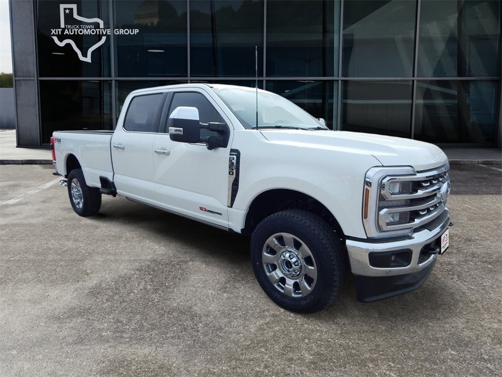 New 2025 Ford F-350SD Lariat Truck Crew Cab