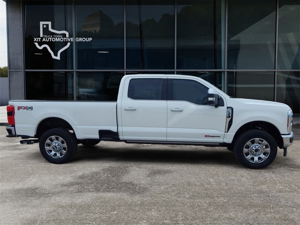 New 2025 Ford F-350SD Lariat Truck Crew Cab