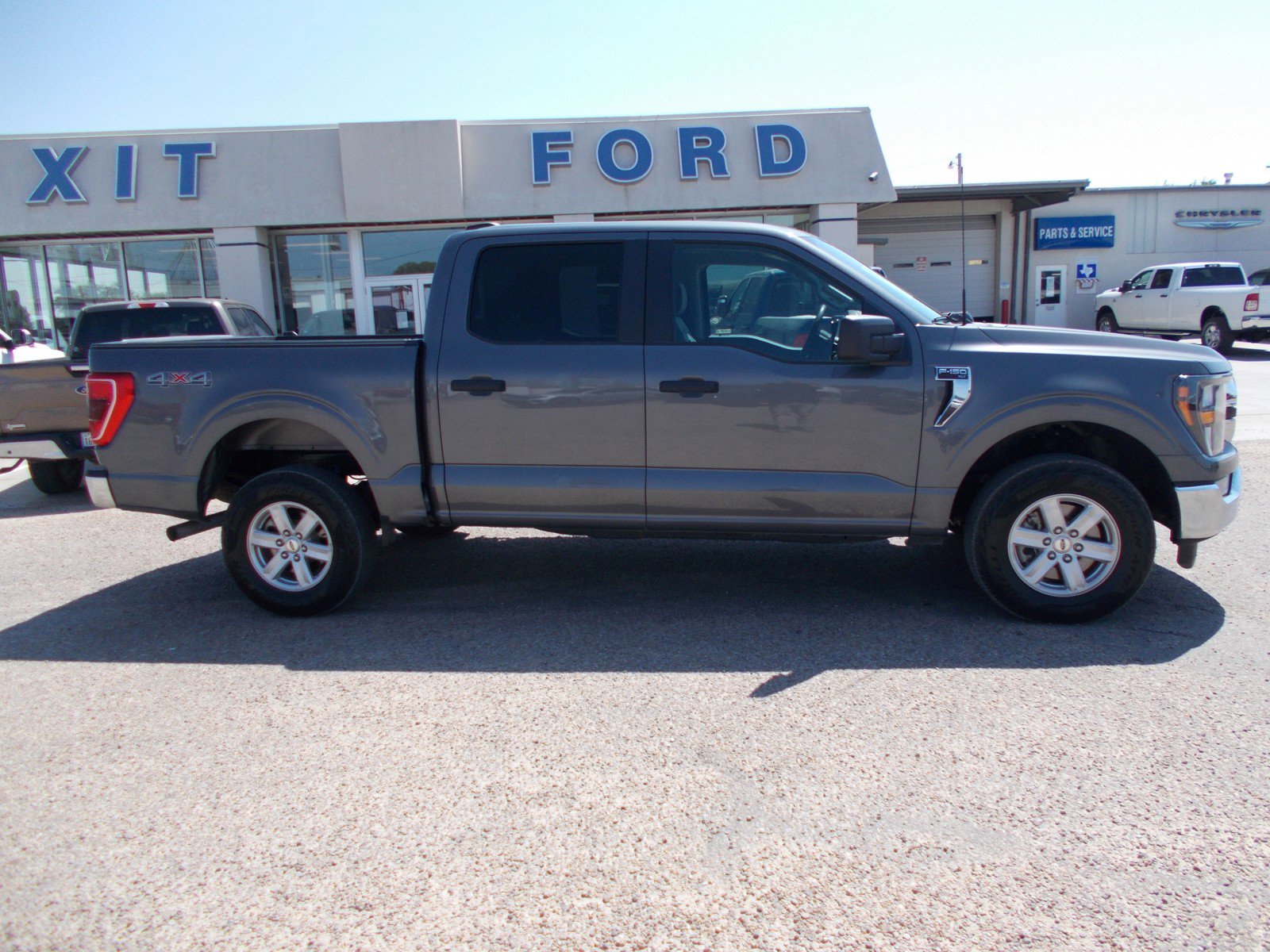 2023 Ford F-150 XLT photo 2