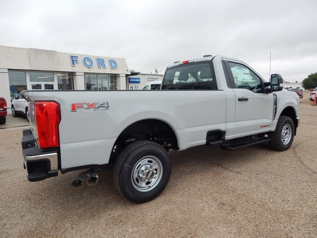 2025 Ford F-250 photo 3
