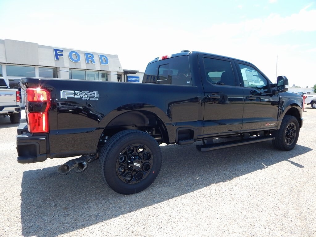 2025 Ford F-250 photo 3