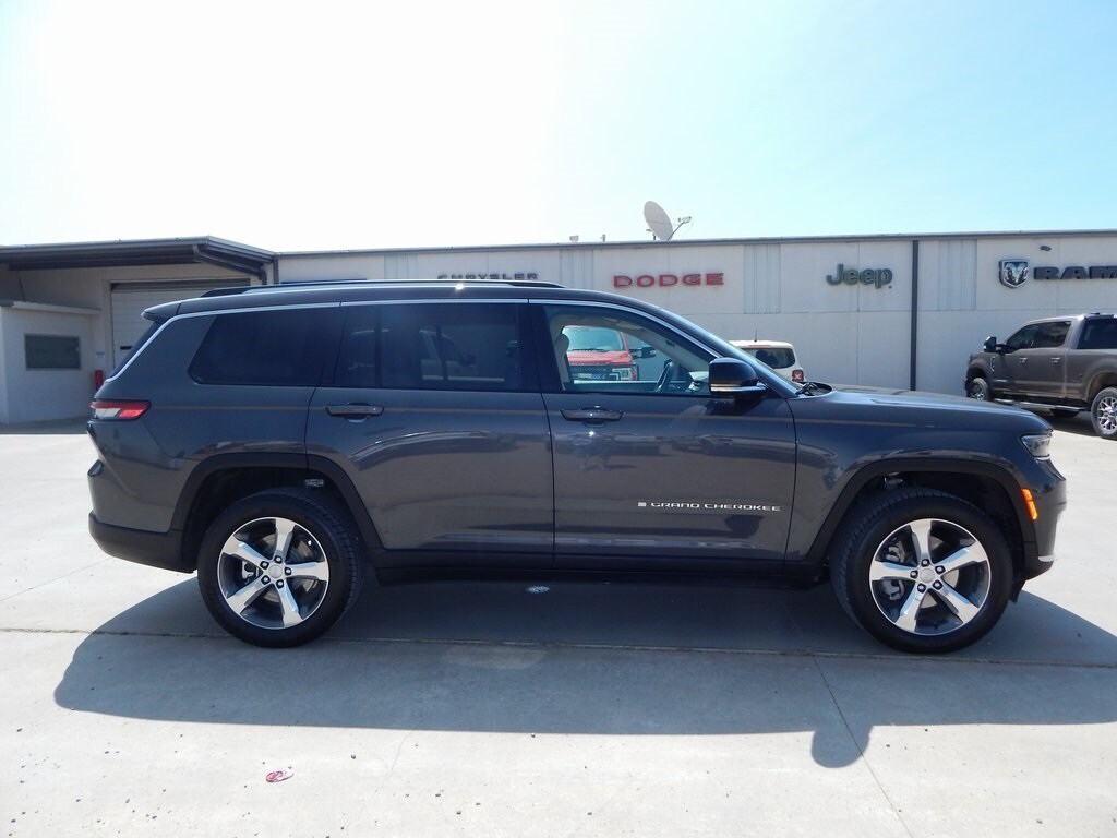 2022 Jeep Grand Cherokee L photo 2