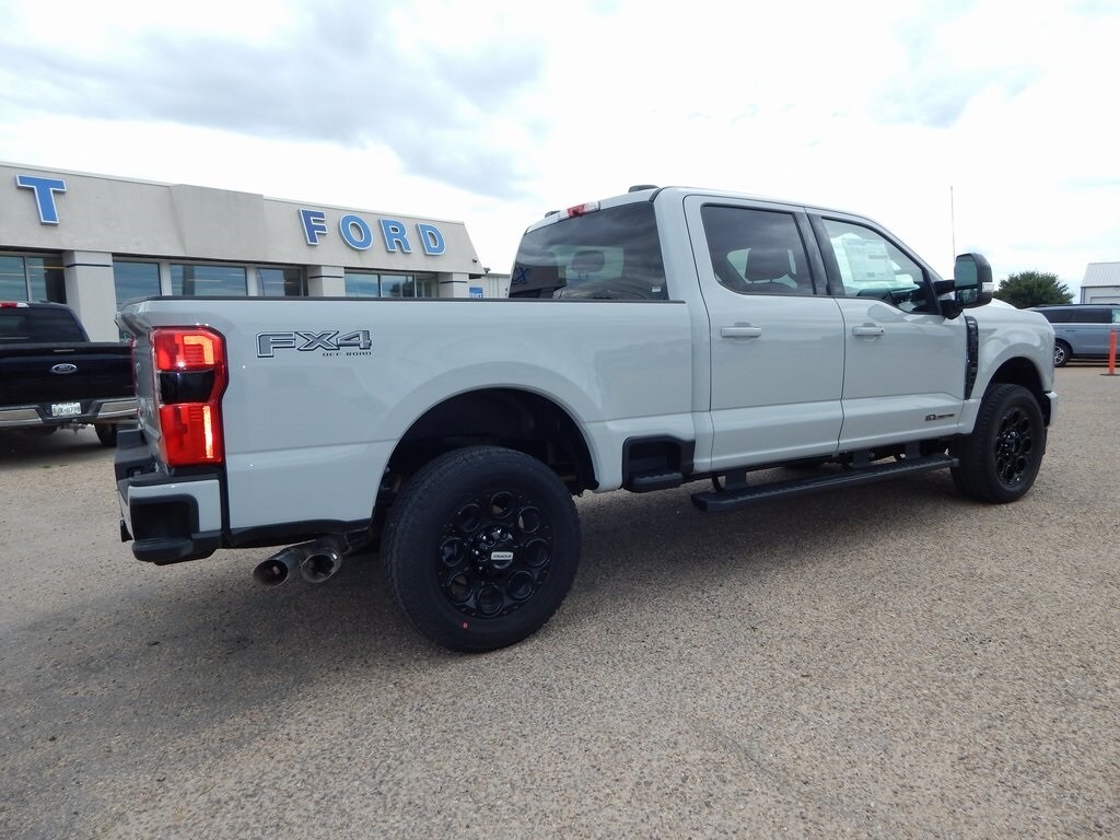 2025 Ford F-250 photo 3