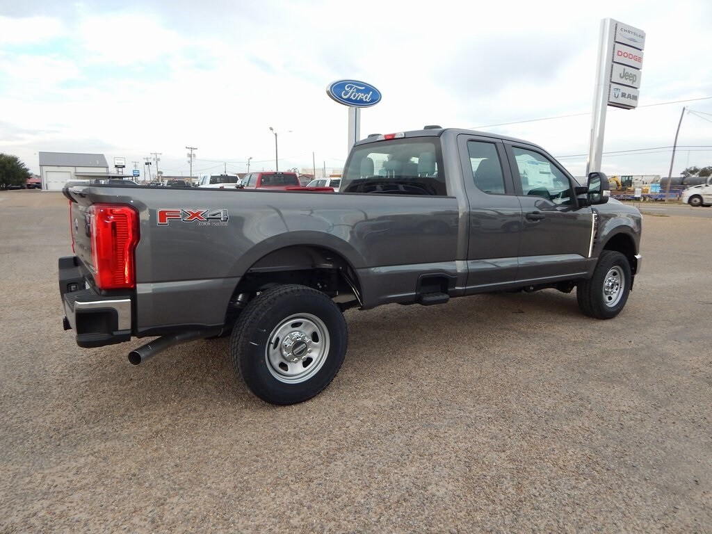 2025 Ford F-350 XL photo 3