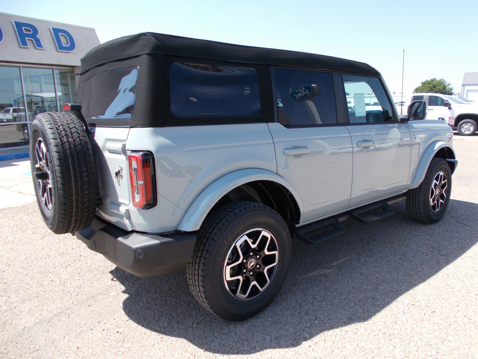 2024 Ford Bronco Outer Banks photo 3