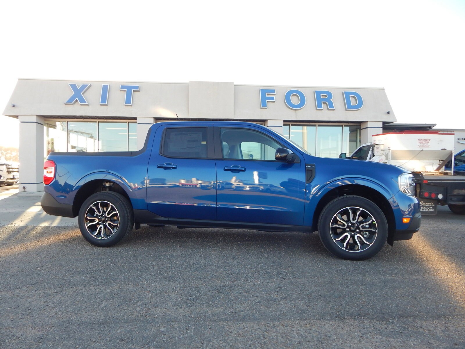 2024 Ford Maverick Lariat photo 2
