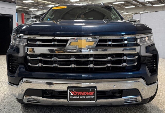 2023 Chevrolet Silverado 1500 LTZ photo 2