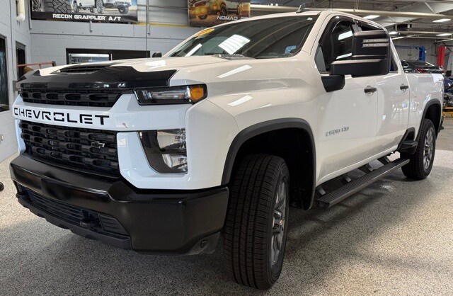 2023 Chevrolet Silverado 2500HD Custom photo 3