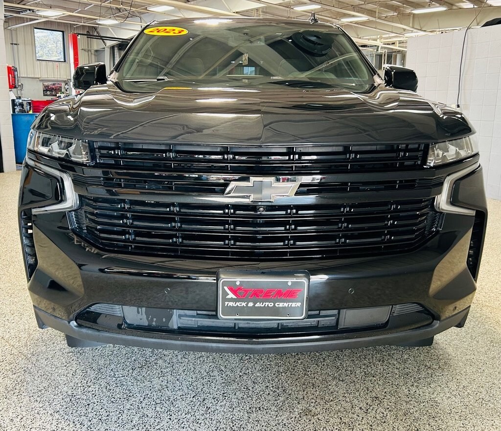 2023 Chevrolet Suburban 1500 RST photo 2