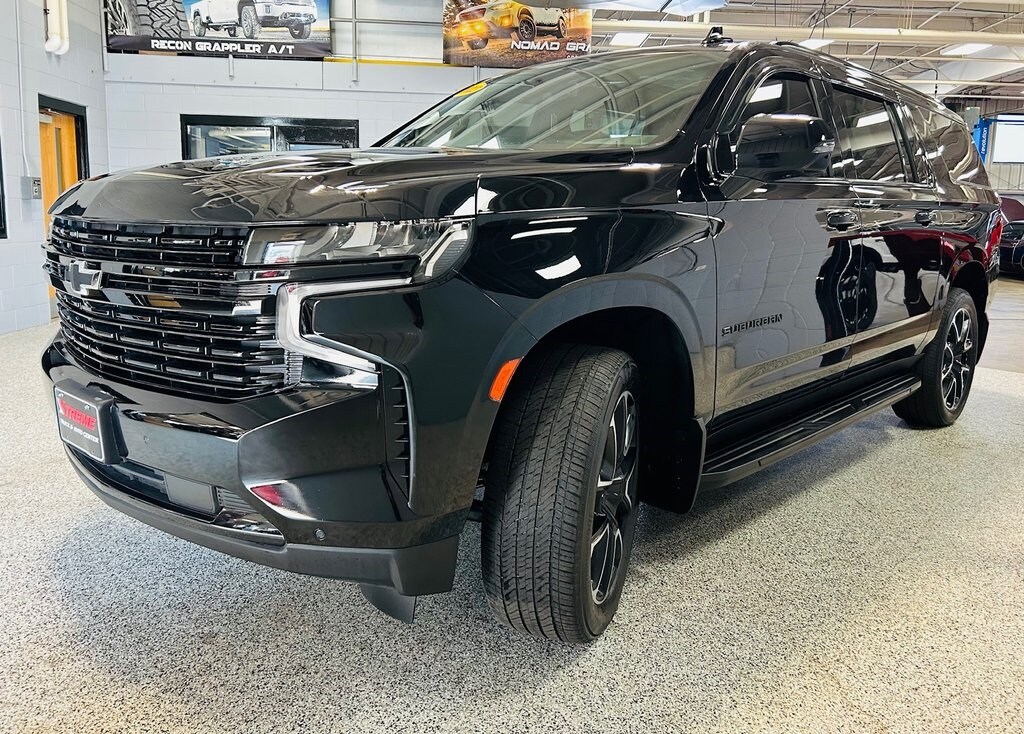 2023 Chevrolet Suburban 1500 RST photo 3