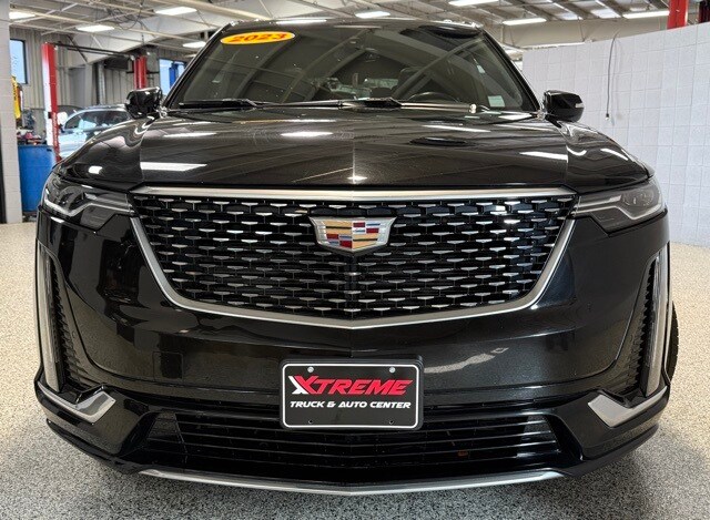 2023 Cadillac XT6 Luxury photo 2
