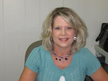 Staff member Elisha Johnson from ID_46d877