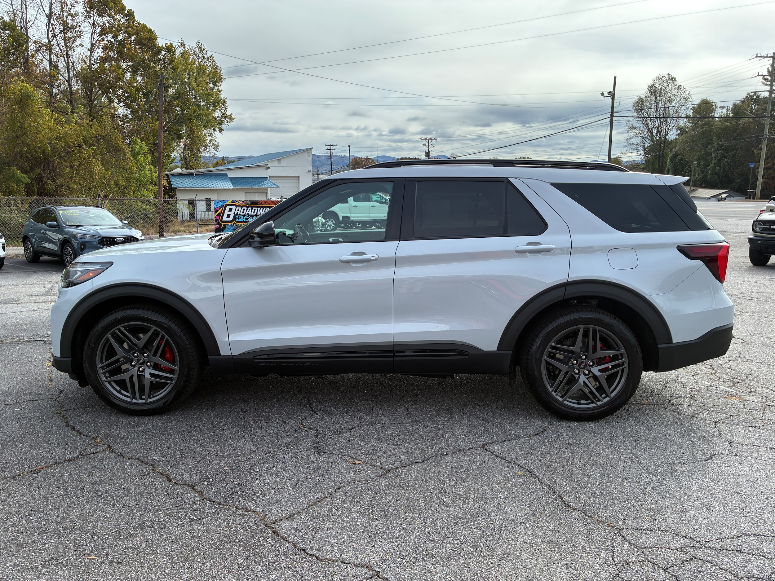 2026 Ford Explorer ST - Photo 4