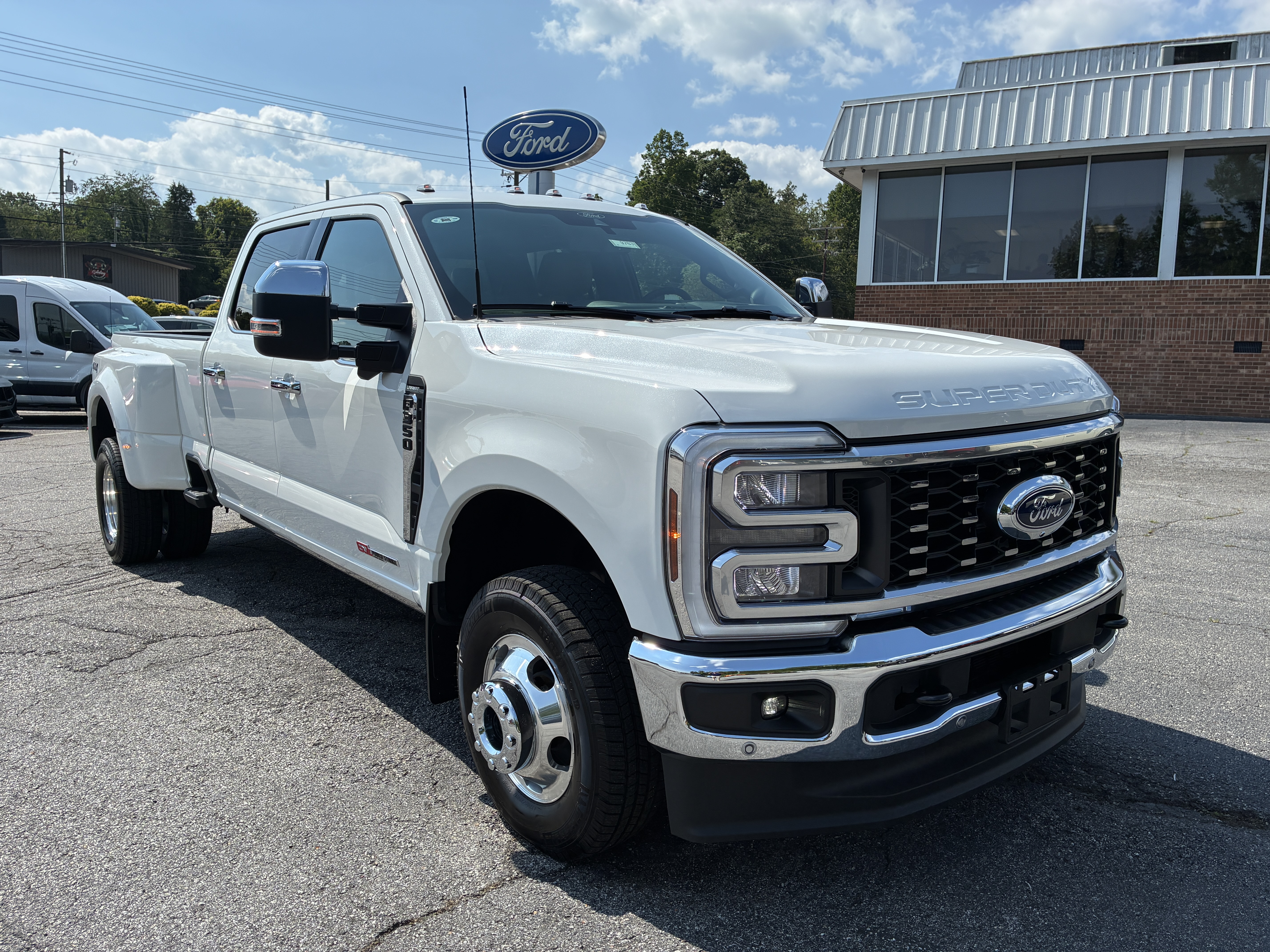 2026 Ford F-350 Super Duty Lariat