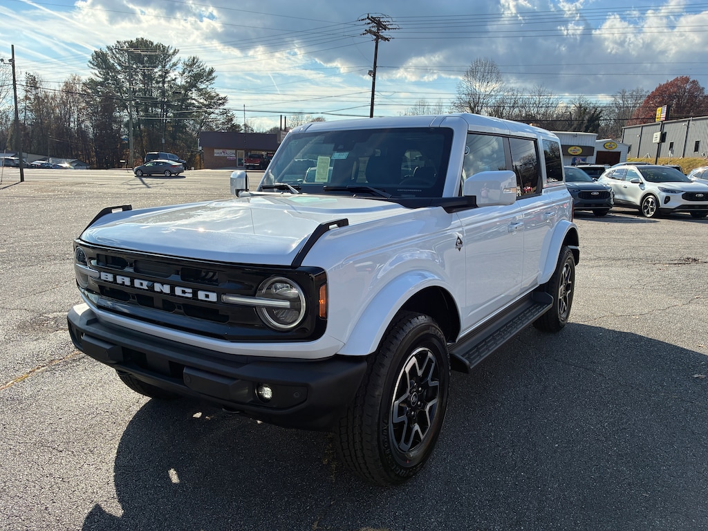 New 2025 Ford Bronco Outer Banks SUV