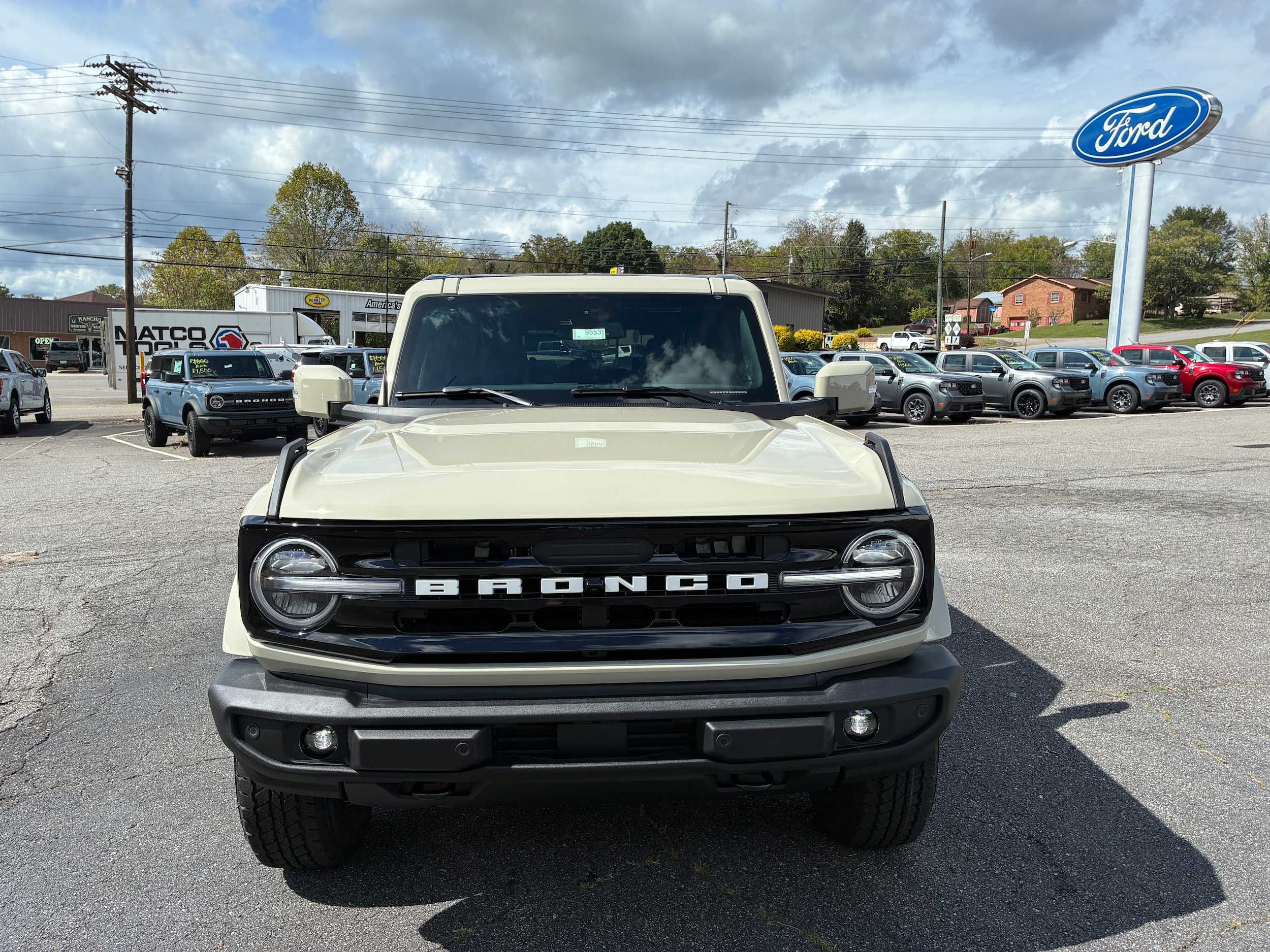 2025 Ford Bronco 4-Door Outer Banks - Photo 2