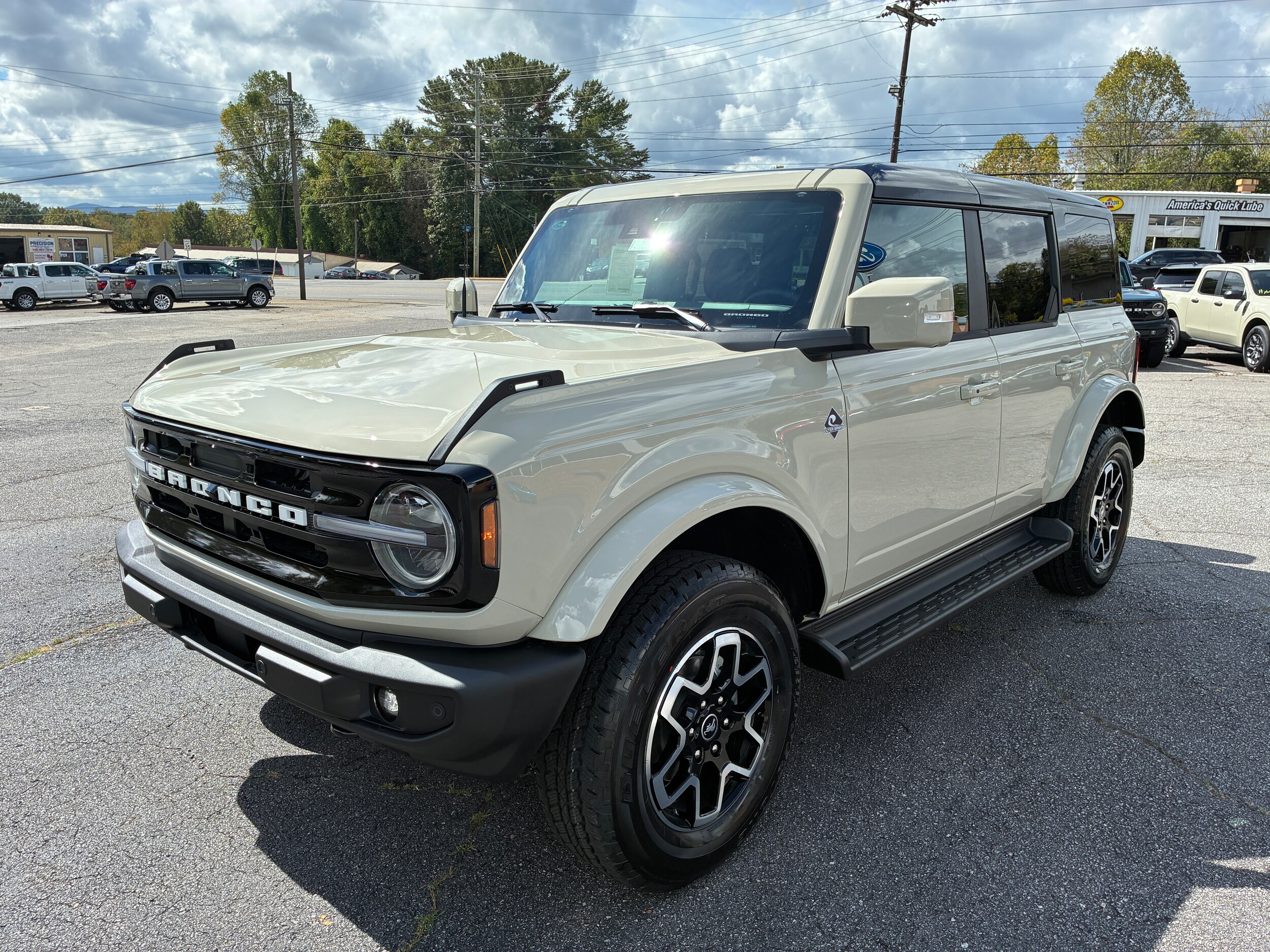 2025 Ford Bronco Outer Banks photo 3