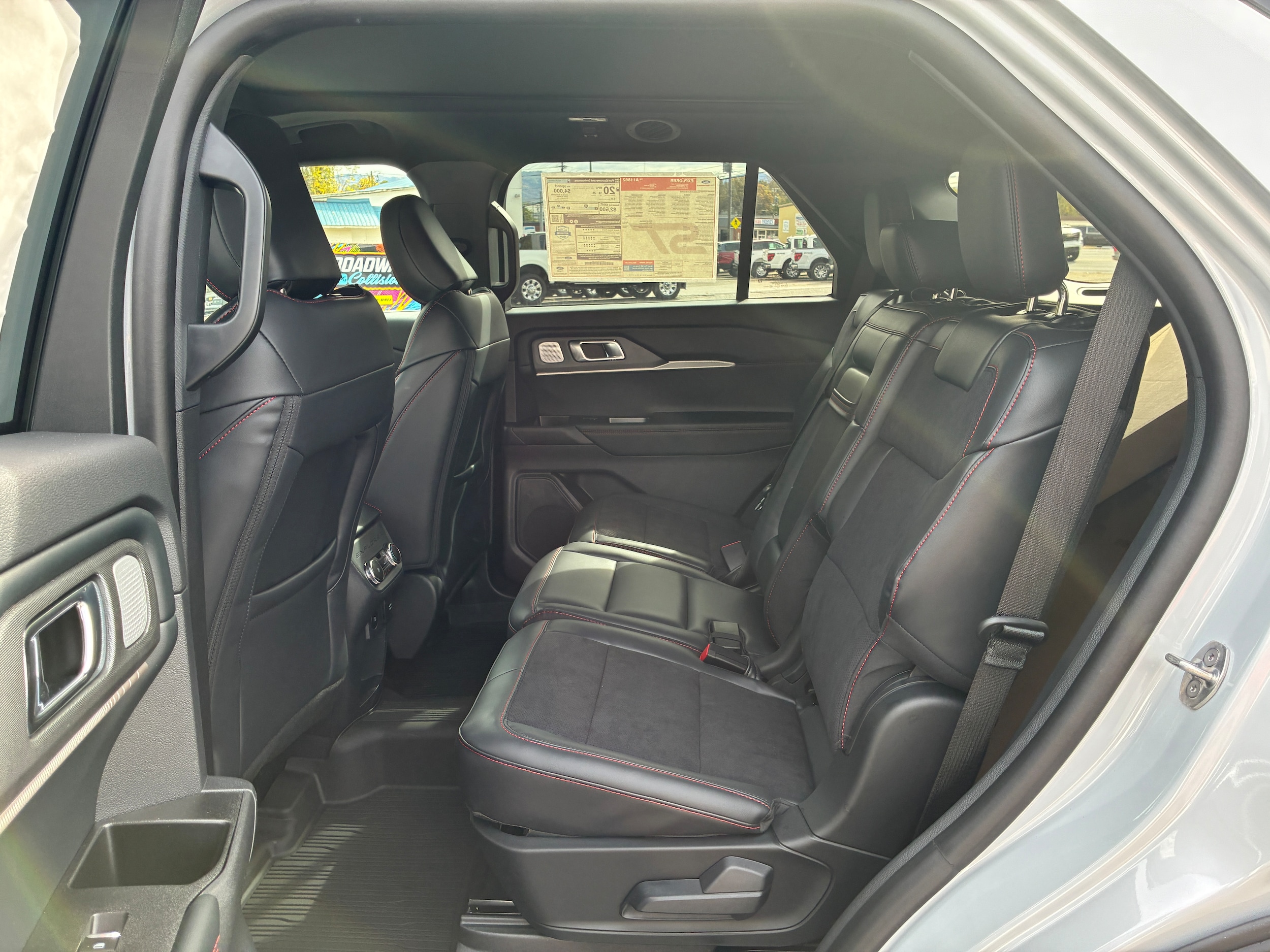 2026 Ford Explorer ST - Photo 11