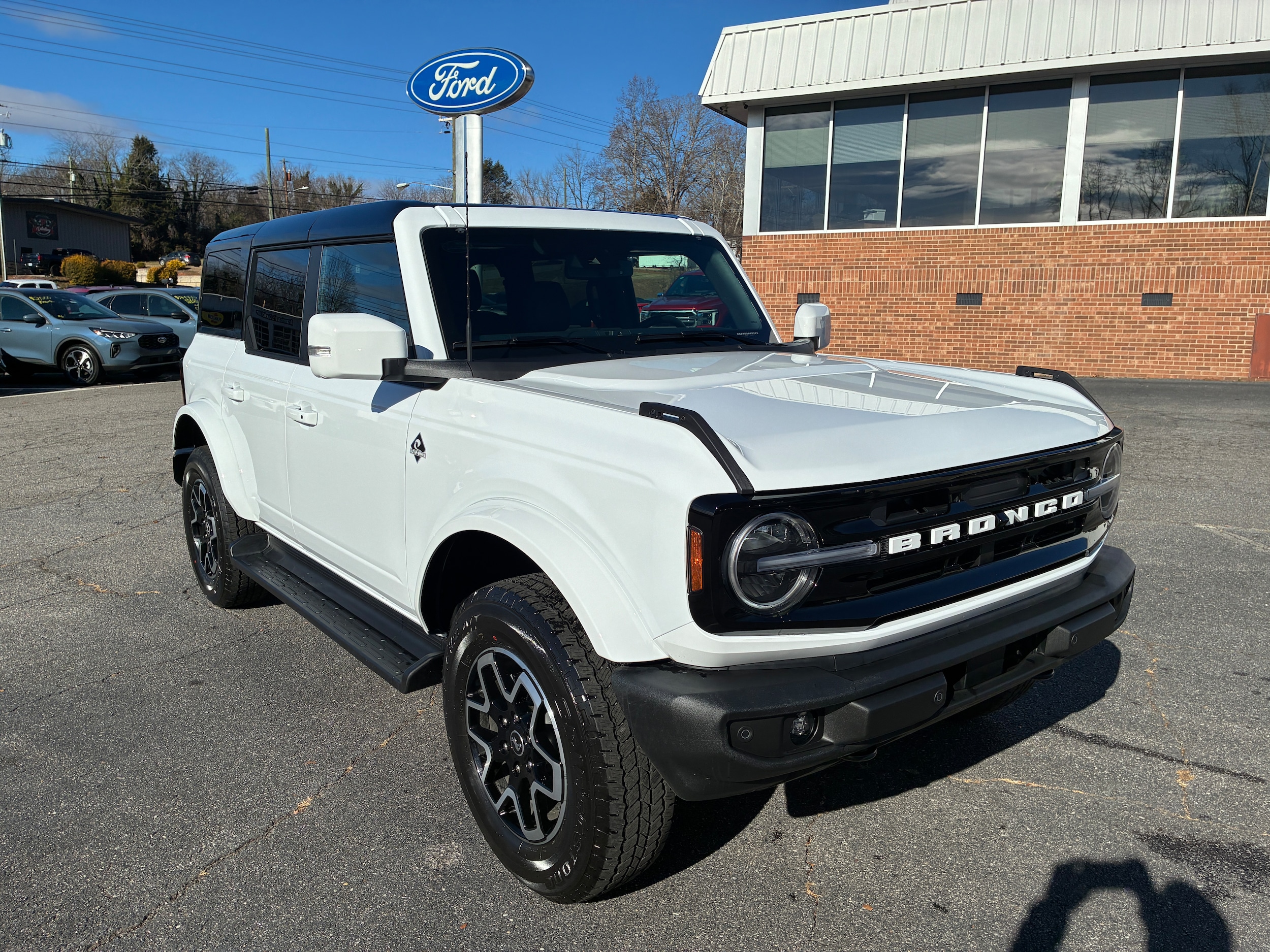 2025 Ford Bronco 4-Door Outer Banks's photo
