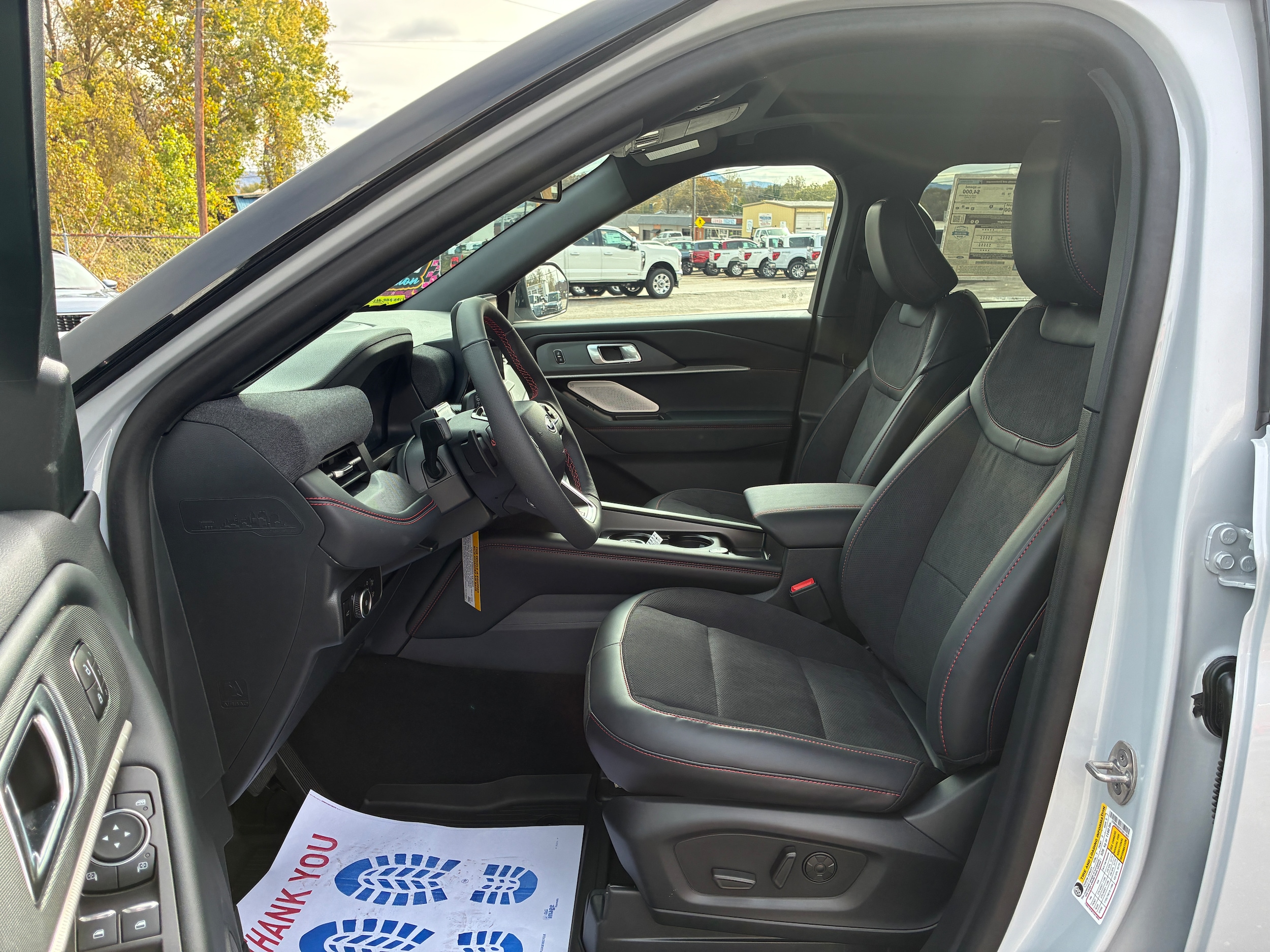 2026 Ford Explorer ST - Photo 10